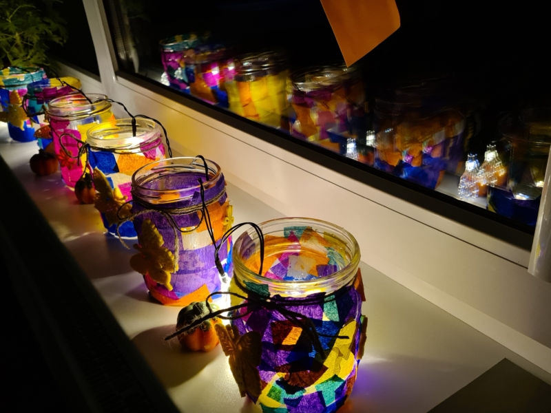 2021-10-29 Dek, Vėlinių žvakele (1)