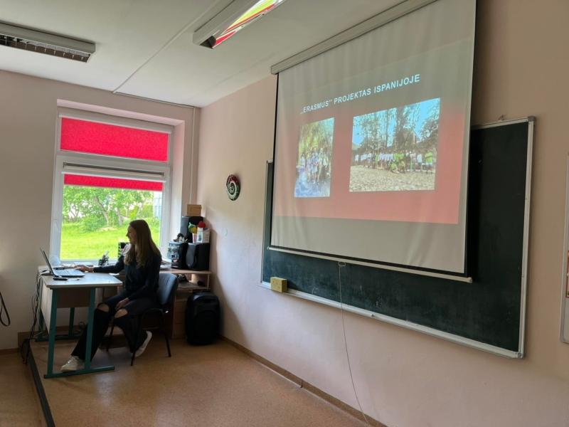 2022-06-14-Startavo-projektas-„Profesija-renkuosi-ir-savanoryste-dalinuosi-2