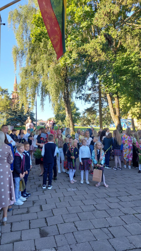 2022-09-01-Naujus-mokslo-metus-pradedam-kurdami-„filma-8