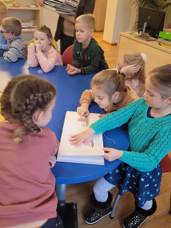 2022-11-25-Pirmieji-zingsniai-bibliotekoje-7