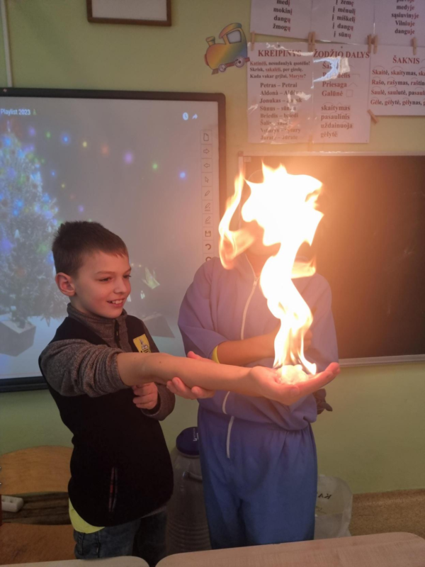 2022-12-20-Mokslinis-sou-„Atradejas-–-Kaledos-1