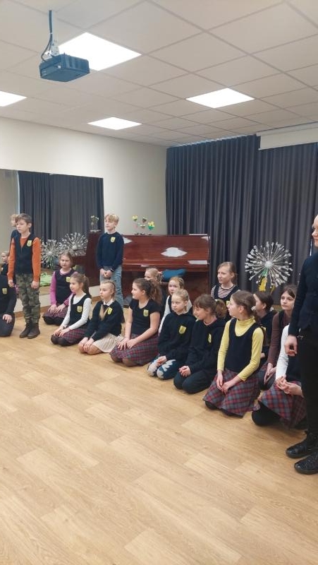 2023-03-10-Kovo-11-oji-mokykloje-2