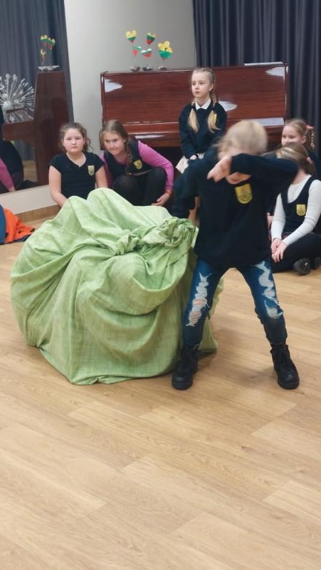 2023-03-10-Kovo-11-oji-mokykloje-4