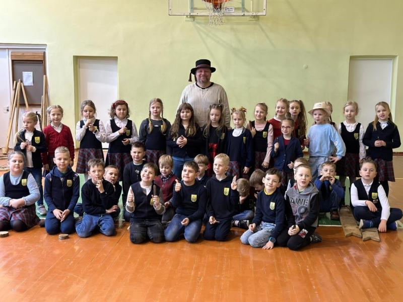 2023-04-18-„Nuo-kraicio-skryniu-delmonu-rasto-iki-gausios-pavasario-muges-1