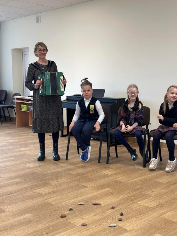 2023-04-18-„Nuo-kraicio-skryniu-delmonu-rasto-iki-gausios-pavasario-muges-13