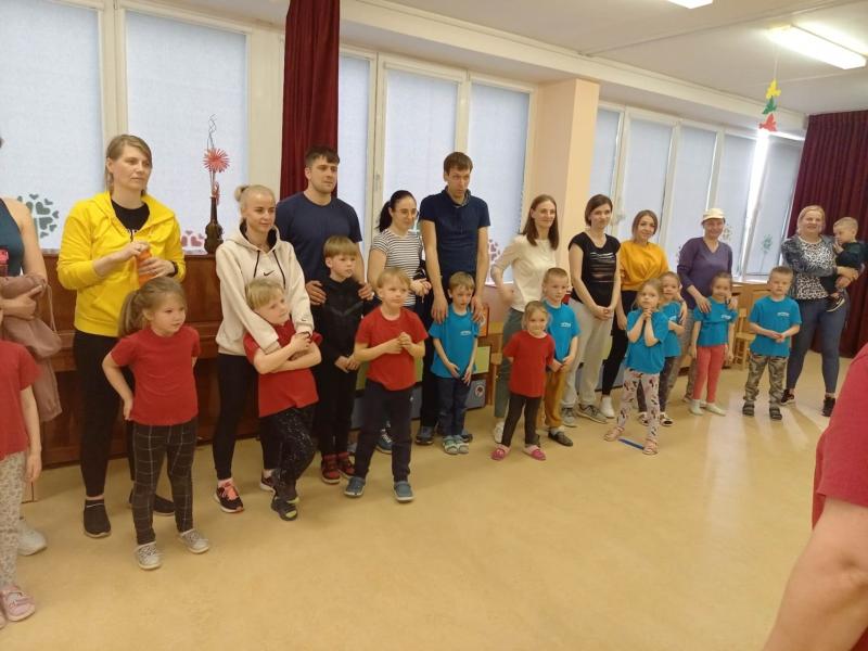 2023-04-27-Sportuojame-su-teveliais-1