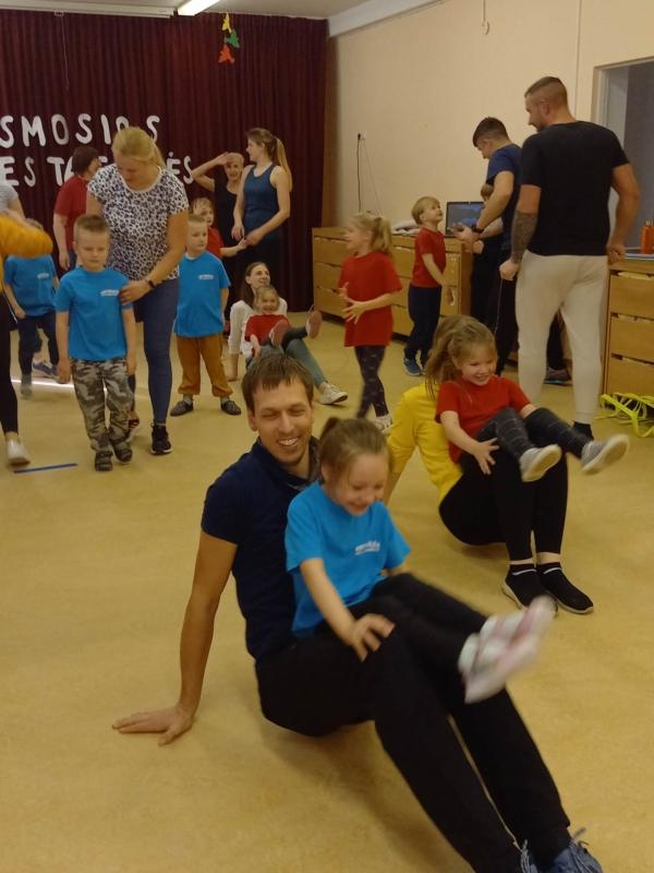 2023-04-27-Sportuojame-su-teveliais-4