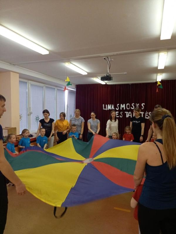 2023-04-27-Sportuojame-su-teveliais-5