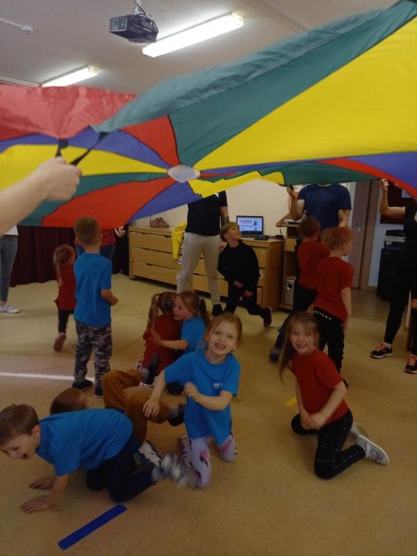 2023-04-27-Sportuojame-su-teveliais-9