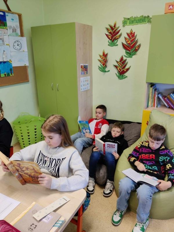 2024-03-29-Skaito-visa-mokykla-3