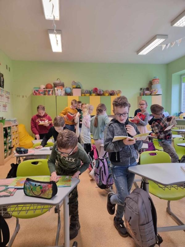 2024-03-29-Skaito-visa-mokykla-8