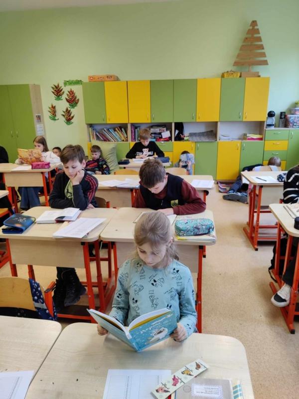 2024-03-29-Skaito-visa-mokykla-9